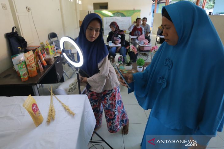 Pelatihan fotografi produk UMKM 