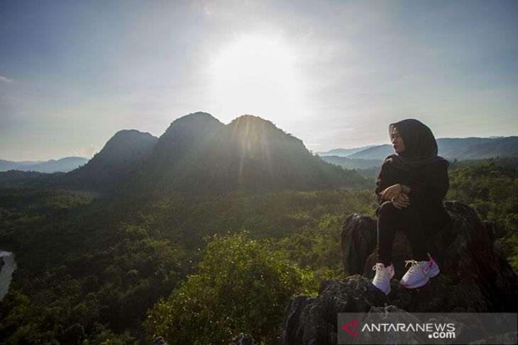 Wisata Bukit Batu Langara Di Kawasan Geopark Meratus