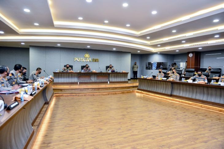 Kapolri minta kasatwil tindak tegas anggota polisi melanggar aturan