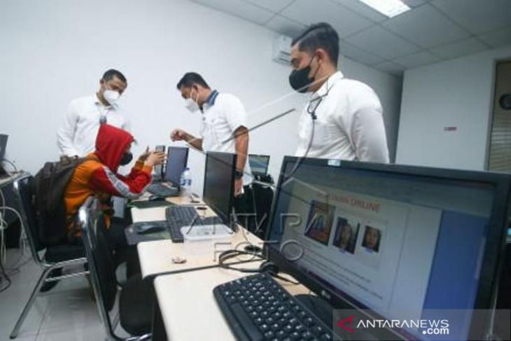 OJK warns Indonesians against illegal online lenders