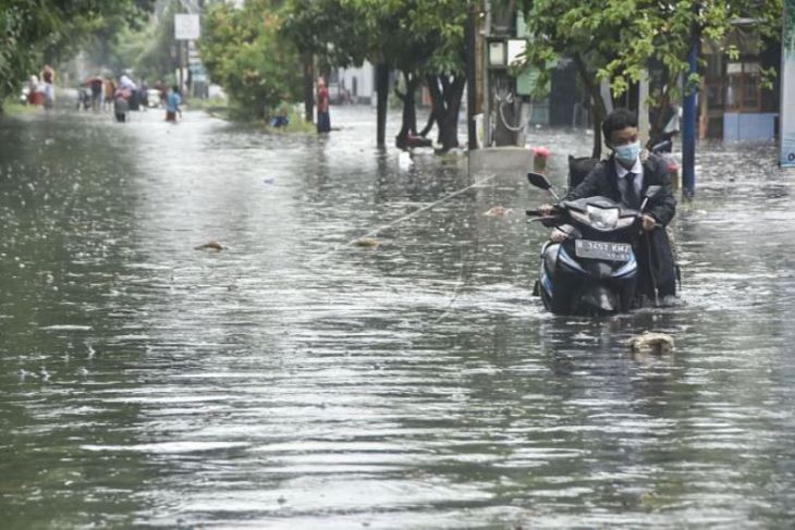 Genangan air di Rawalumbu akibat drainase buruk