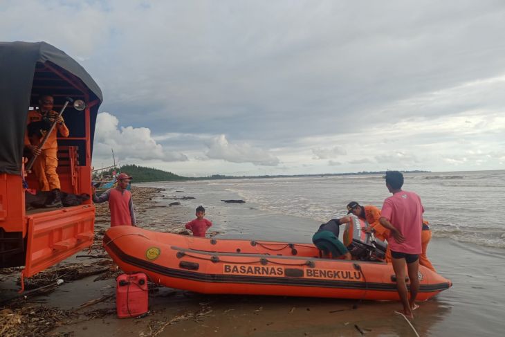 Basarnas hentikan pencarian anak tenggelam di Pantai Sungai Hitam Bengkulu