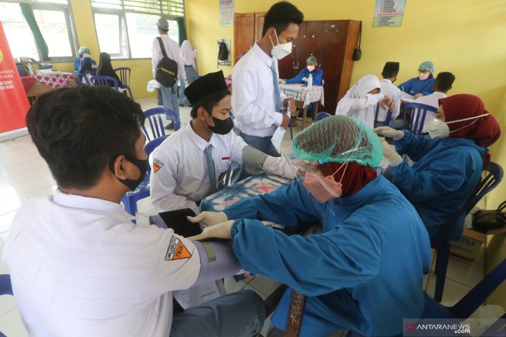 Vaksinasi COVID-19 Pelajar Kediri