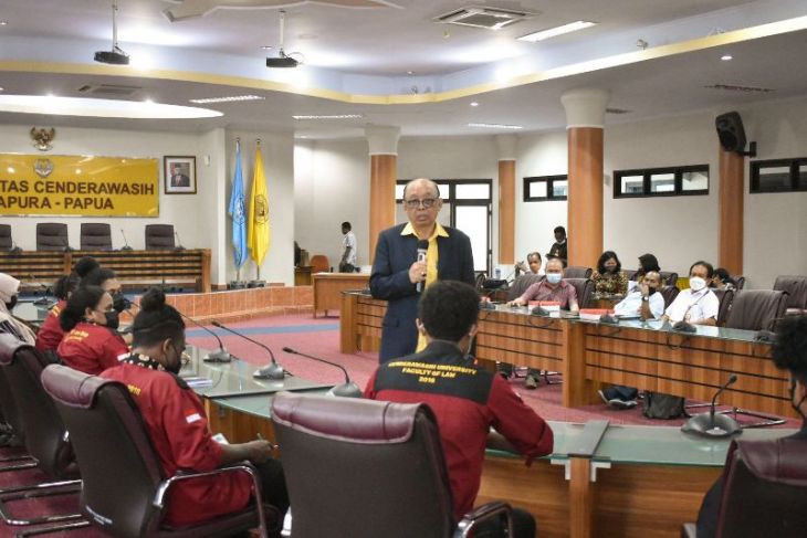 Rektor UP berikan kuliah umum di Universitas Cendrawasih