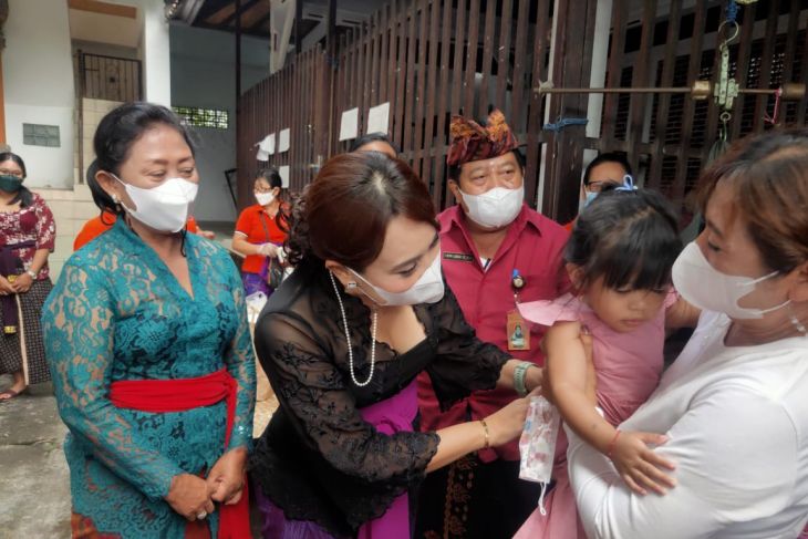 PKK Denpasar serahkan bantuan PMT bagi ibu hamil