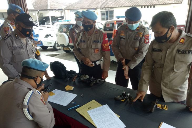 Polisi di Bali periksa senpi milik anggota