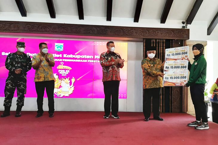 Pemkab Malang berikan bonus atlet peraih medali PON Papua