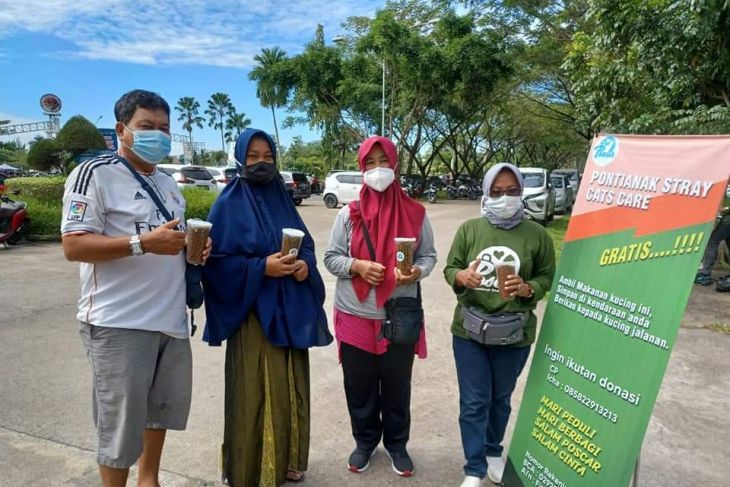 Poscar salurkan 761 kilogram pakan untuk kucing jalanan
