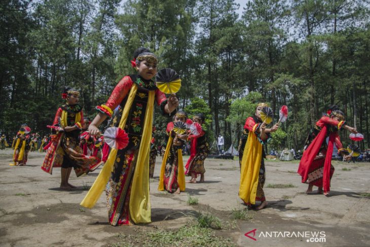 Pesta rakyat Puntang menari 