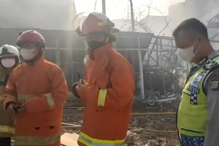 Sebanyak 60 kios di Pasar Kalideres Jakarta Barat ludes terbakar