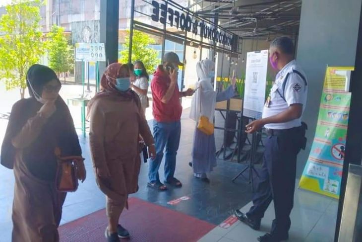 Ambon evaluasi penerapan aplikasi PeduliLindungi di mal harus adil