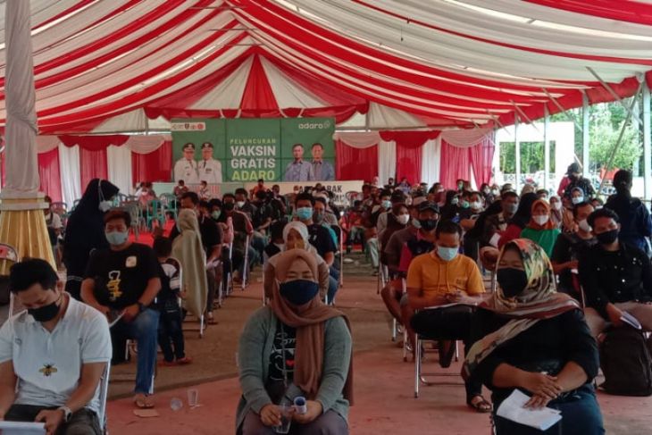 Adaro gelar vaksin serentak, peserta membludak