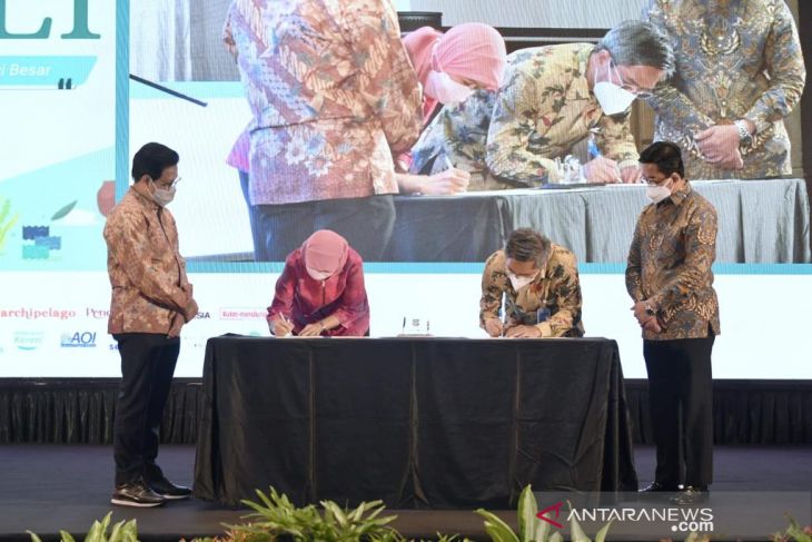 Kemendes PDTT - PLN pastikan 100 persen desa dialiri listrik