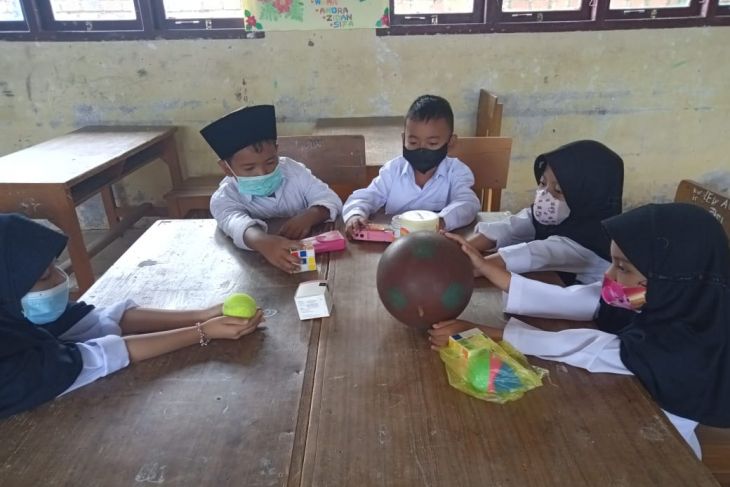 Manfaatkan media konkret untuk pembelajaran aktif