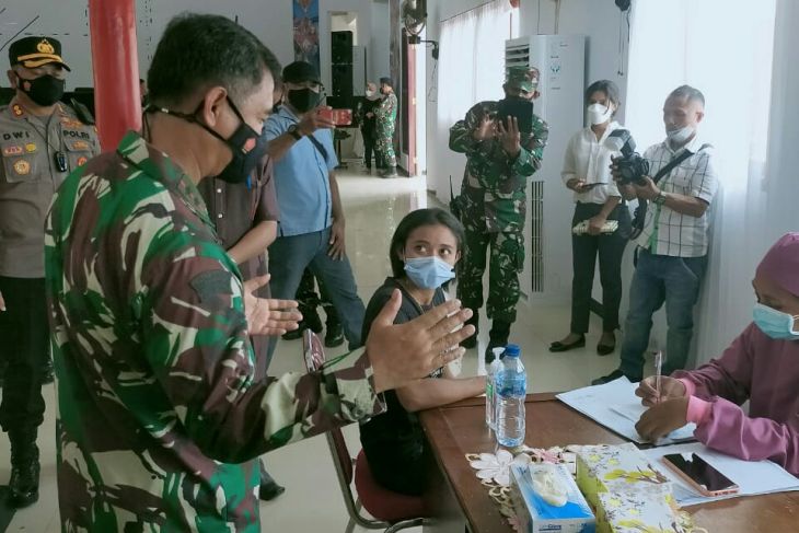 Kodam Pattimura gelar vaksinasi massal di Kabupaten Maluku Barat Daya perangi COVID -19