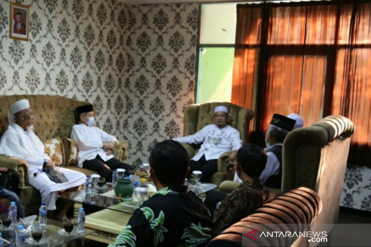 Ketum PB Mathla'ul Anwar bersilaturahim dengan Ketum PB Al-Khairiyah
