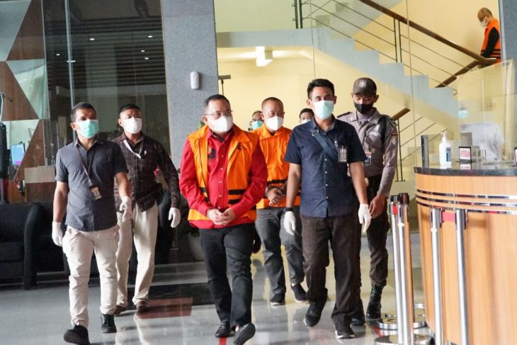 KPK amankan uang geledah kediaman Dodi Reza Alex Noerdin