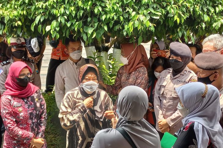Egg procurement from farmers is not social ministry's duty: Risma