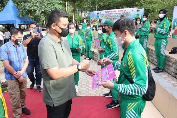 Bobby fasilitasi atlet karate peraih medali PON Papua pindah tugas ke Medan