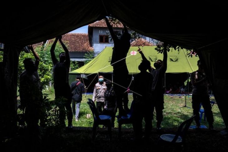 Pengungsian warga terdampak gempa Ambarawa