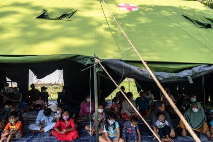 Pengungsian warga terdampak gempa Ambarawa