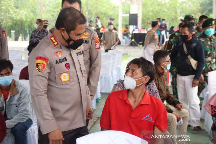 Alumni Akabri Angkatan 1989 menggelar vaksinasi dan baksos bagi terdampak Covid-19 di Banten