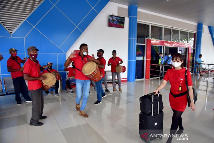 Festival Meti Kei seniman Tifa Gong sambut pengunjung Bandara Malra pesona budaya