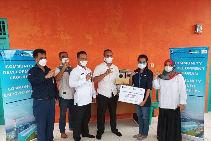 Warga Suralaya terima bantuan pembangunan jamban