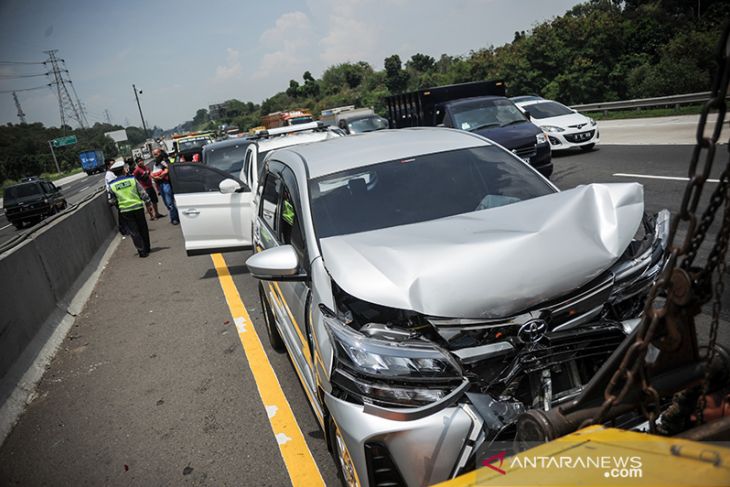 Kecelakaan beruntun di tol Jakarta - Cikampek 
