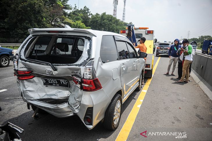 Kecelakaan beruntun di tol Jakarta - Cikampek 