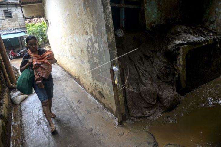 Dampak meluapnya Sungai Ciliwung