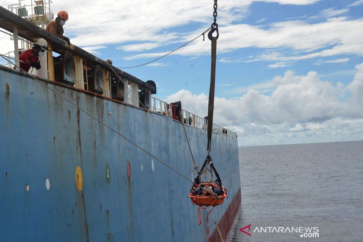 EVAKUASI ABK TANKER DI PERAIRAN PULAU RONDO