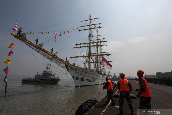 KRI Bima Suci Tiba di Surabaya