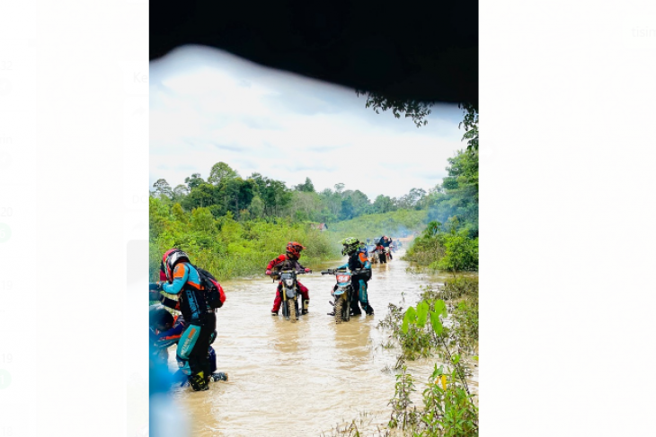 Komunitas Trabas taklukan jalur ekstrim di daerah Tempunak Sintang