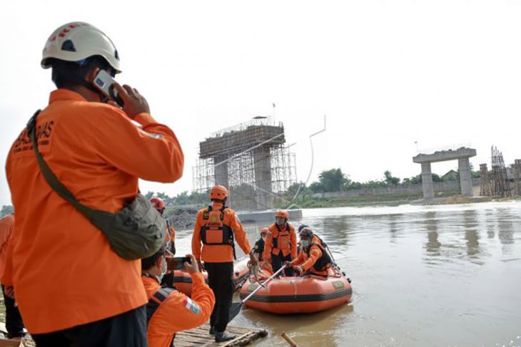 Pencarian korban perahu terbalik di Bojonegoro