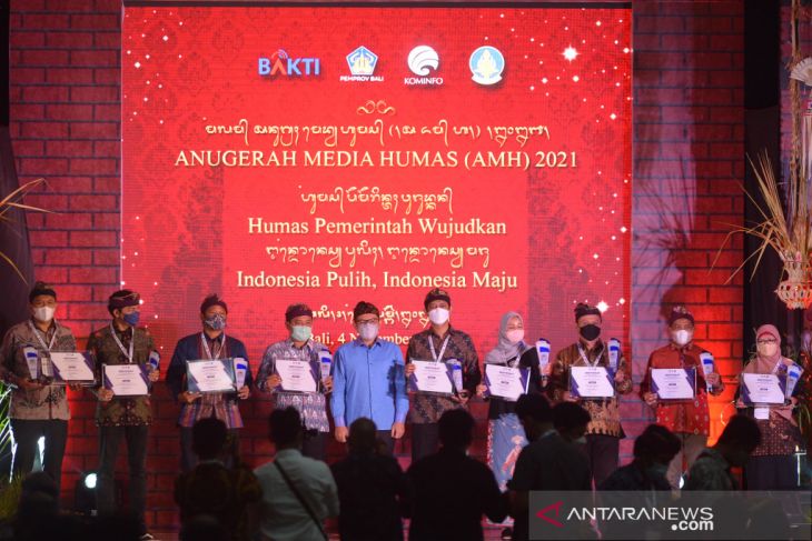 Kominfo serahkan Anugerah Media Humas 2021 di Bali