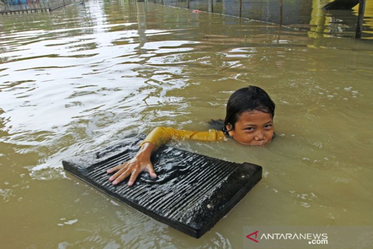 Banjir luapan sungai Cibeet di Karawang 