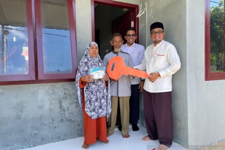Keluarga miskin di Aceh Besar dan Banda Aceh dapat rumah layak huni