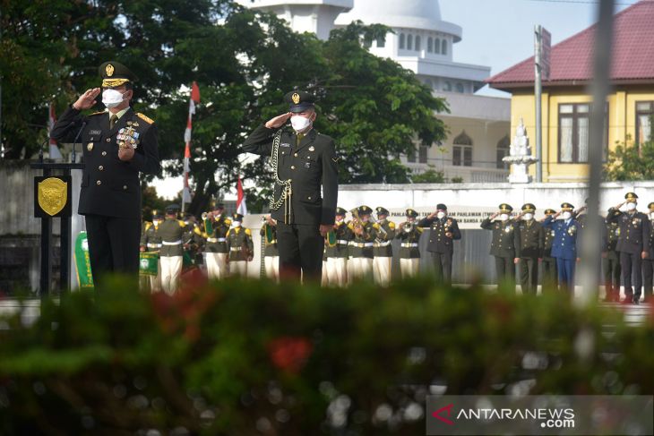 ZIARAH MAKAM HARI PAHLAWAN NASIONAL DENGAN PROKES