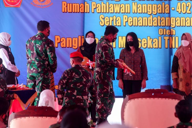 Panglima TNI serahkan rumah untuk ahli waris kru KRI Nanggala 402