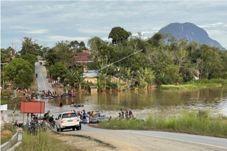 Ruas jalan Sintang-Putussibau masih terputus