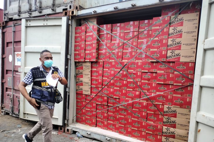 Bea Cukai Manokwari periksa 5 Kontainer bir tujuan kabupaten Bintuni