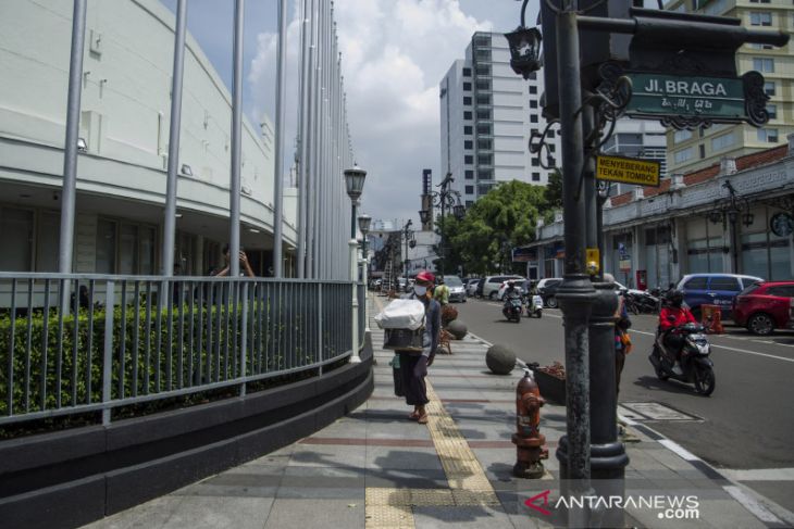 Jalan Braga menjadi kawasan tanpa rokok di Bandung 