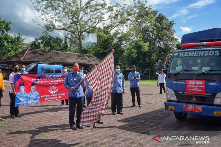 Bupati Karangasem lepas delapan truk angkut ribuan kantong beras program 