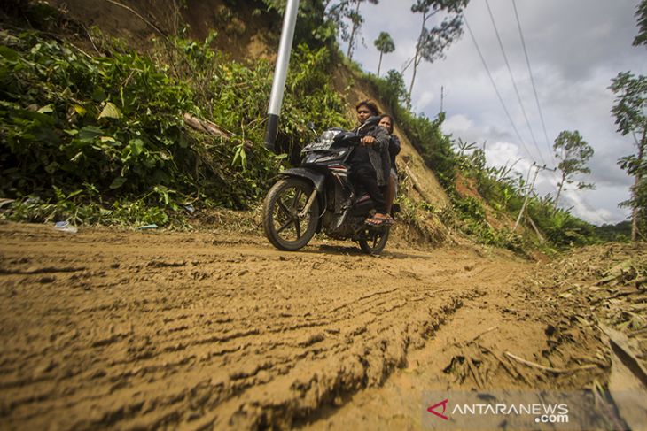 Tanah Longsor di Kabupaten Hulu Sungai Tengah