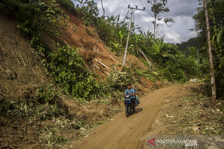 Tanah Longsor di Kabupaten Hulu Sungai Tengah