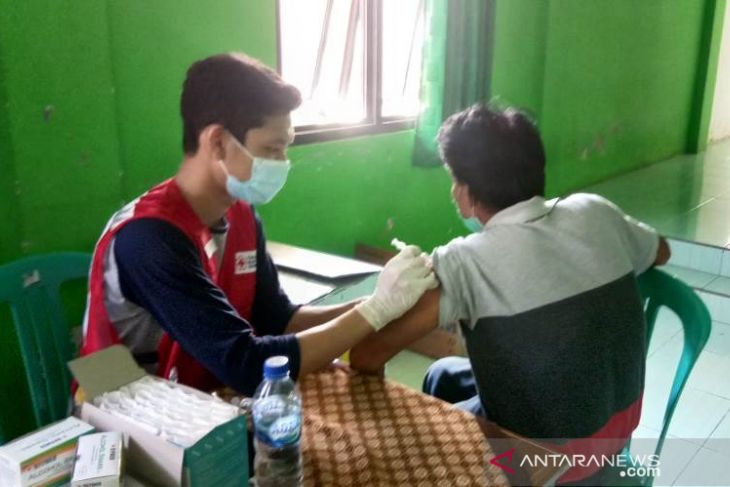 PMI Cianjur vaksinasi warga di perkampungan