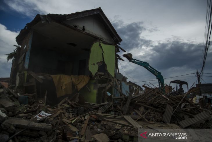 Pembongkaran rumah oleh PT KAI di Bandung 