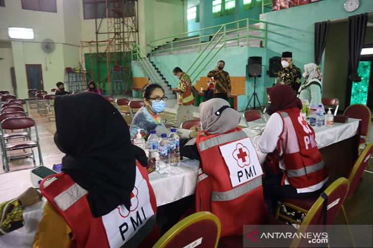 PMI Jaktim gelar vaksinasi di lokasi rawan banjir