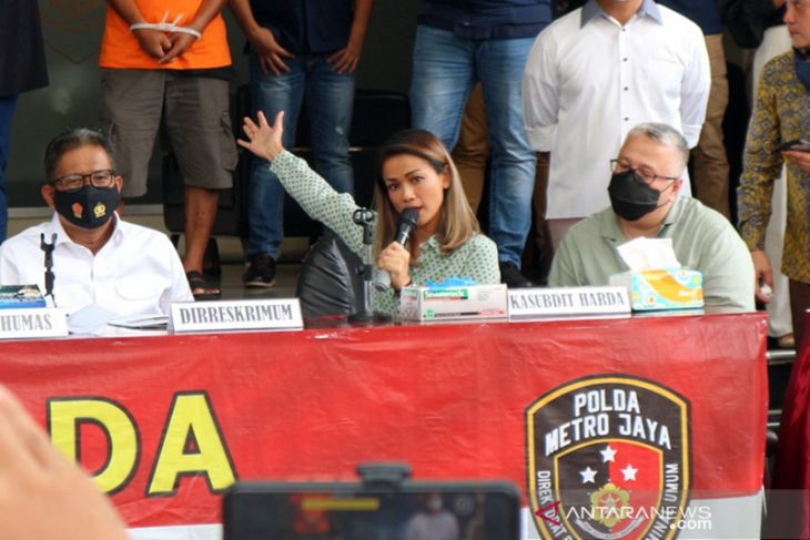 Polisi memeriksa pembeli dalam kasus mafia tanah Nirina Zubir